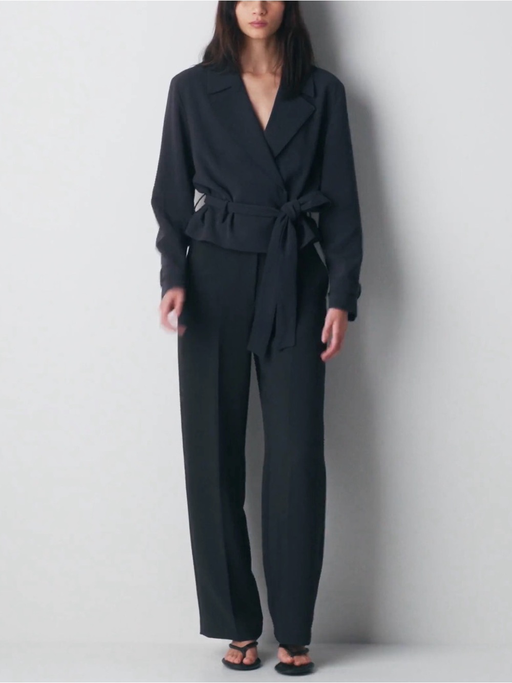 Aritzia Limitless Trouser in Dark Night Navy (blue)